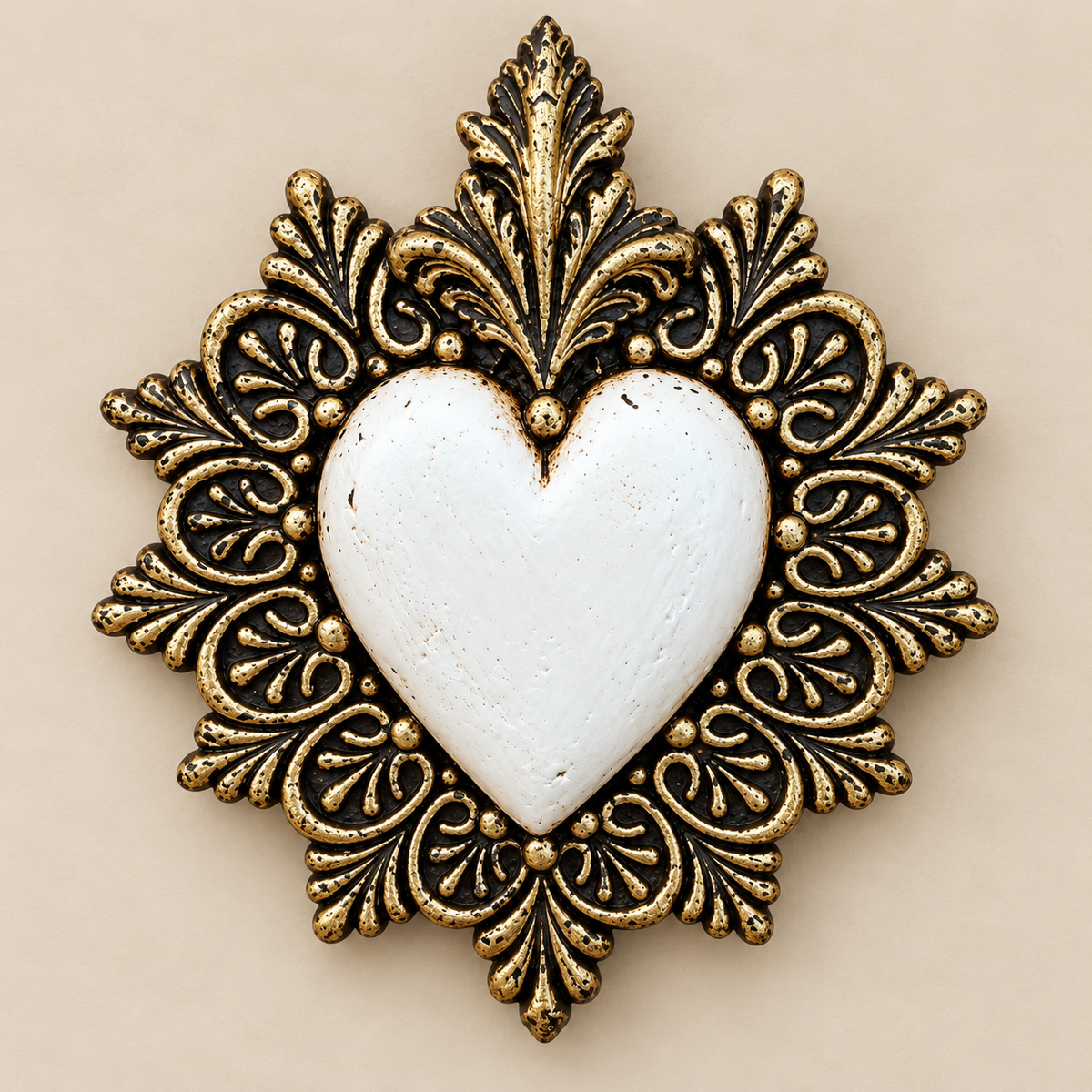 Corazón de Papel Maché Blanco con Filigrana Dorada
