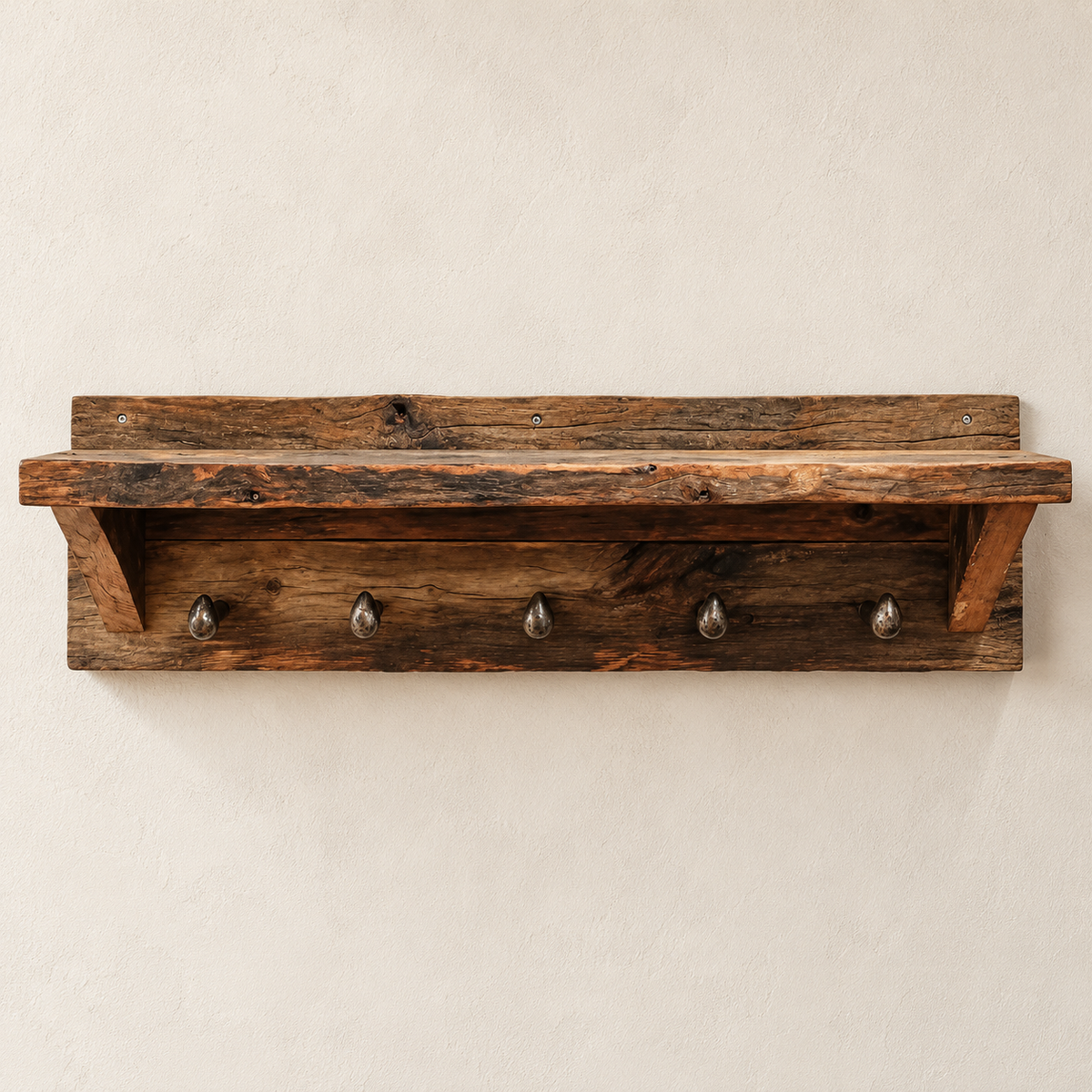 Perchero de Madera de Demolición y Clavos Ferroviarios