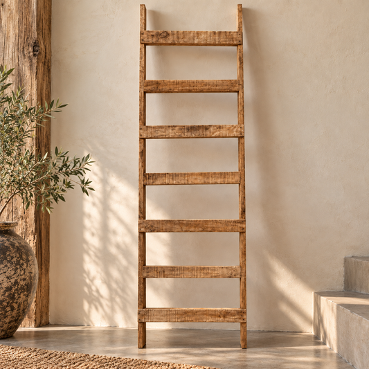 Escalera Decorativa de Madera Envejecida